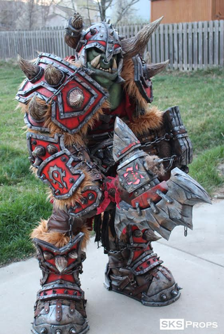 Illustration for article titled WarCraft Statue? Nah, It's Giant Cosplay
